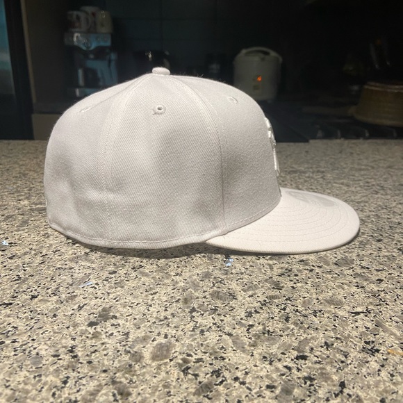 New Era White NY Hat - Picture 4 of 5